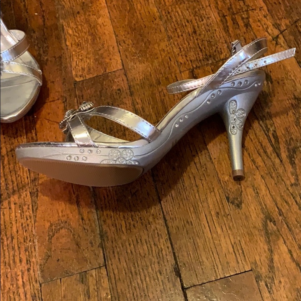 Heels - Picture 4 of 4